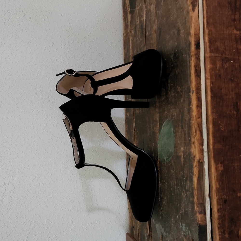 Heels - Picture 3 of 4